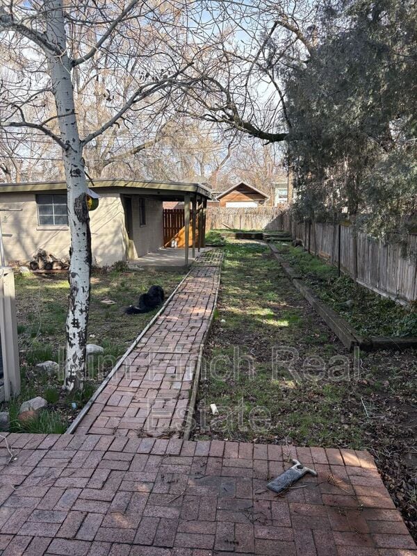 Building Photo - 1149 S Lk St