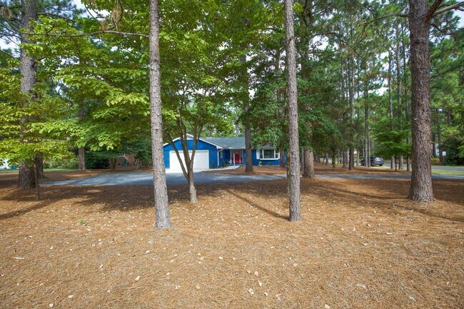 Building Photo - Gorgeous Fully Renovated 3 bedroom home in the Heart of Whispering Pines