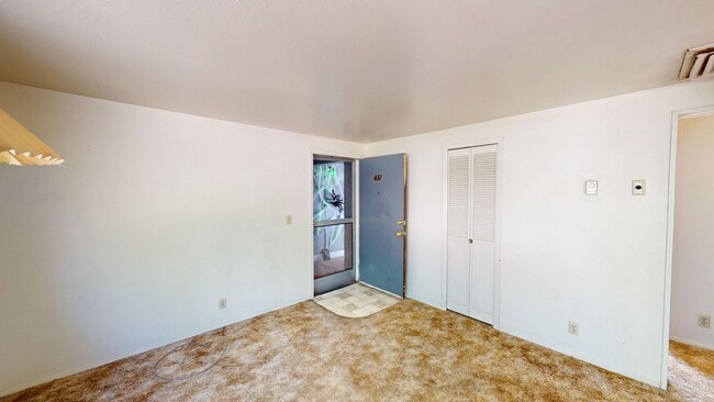 Building Photo - 2 bedroom duplex in quiet cul-de-sac