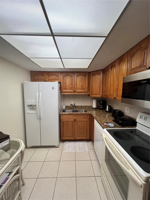 Building Photo - 4900 Brittany Dr S