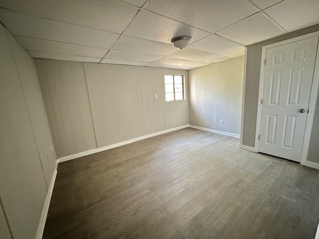 Building Photo - 1930 Granville Ave