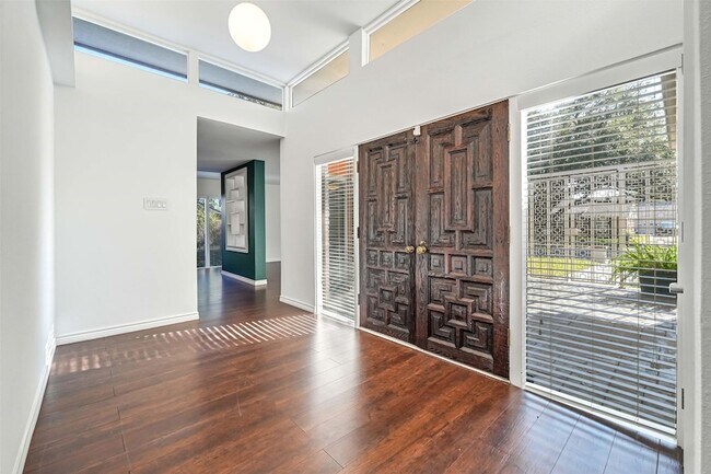 Building Photo - 10630 Olympia Dr