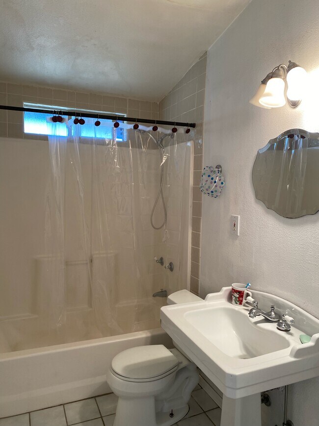 Building Photo - 511 Harding Ave