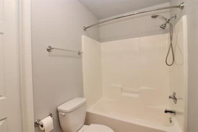 Building Photo - 198 Collinwood Dr