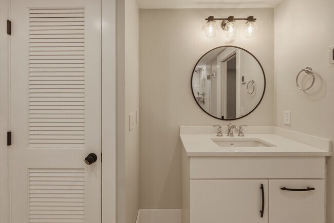 Building Photo - 235 Brook St