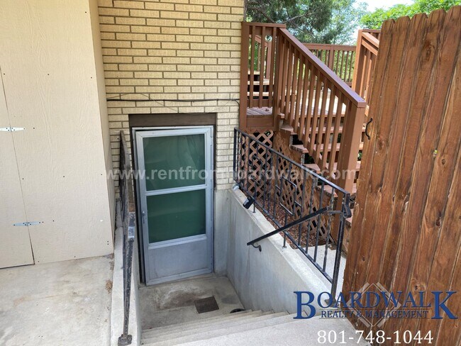 Building Photo - 451 8120 S
