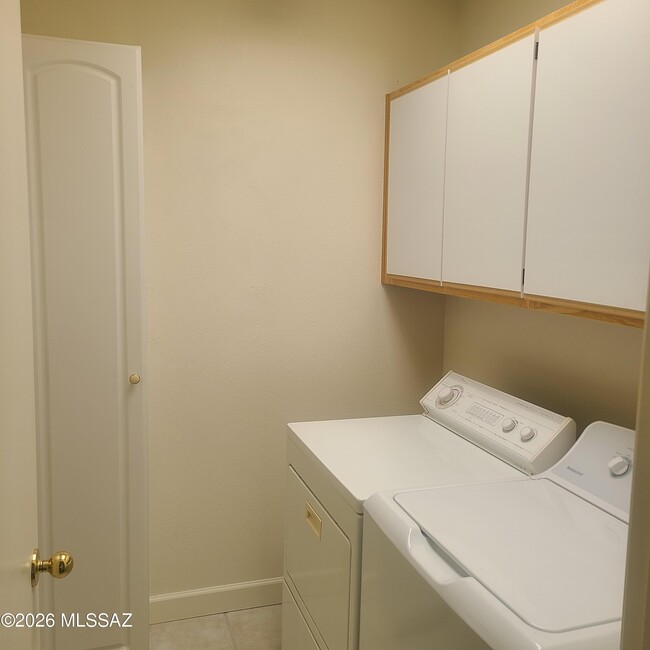 Building Photo - 624 S Cynthia Ave