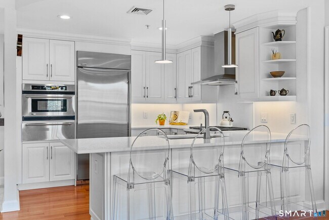 Building Photo - 85 Memorial Rd