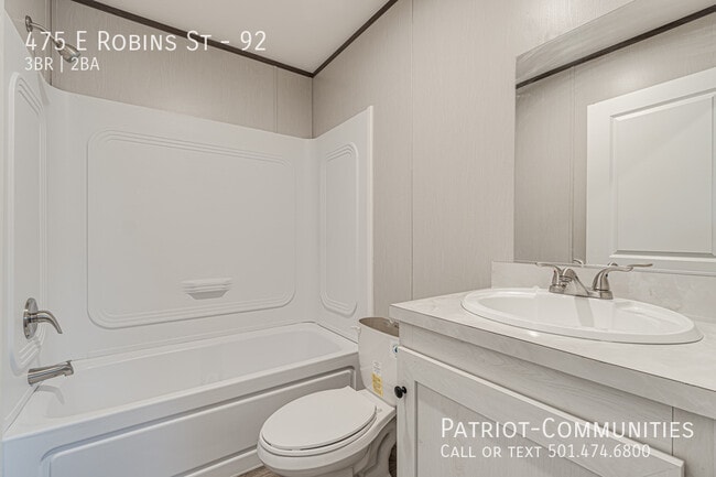 Building Photo - 475 E Robins St