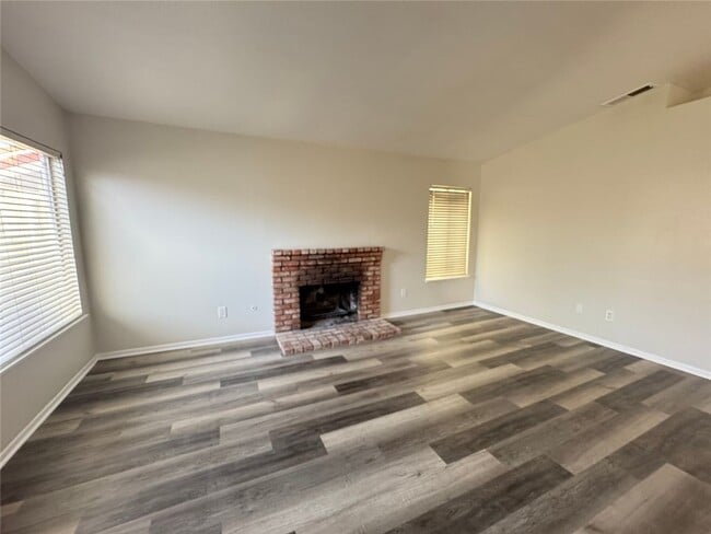 Building Photo - 231 Laurelwood Ln
