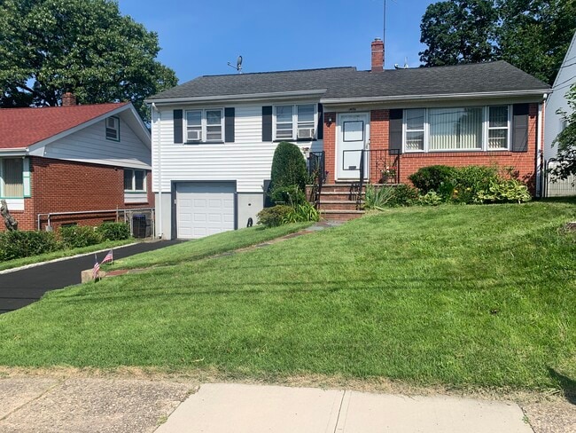 Primary Photo - 1476 Orchard Terrace