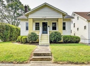 Building Photo - 644 Ervay Ave