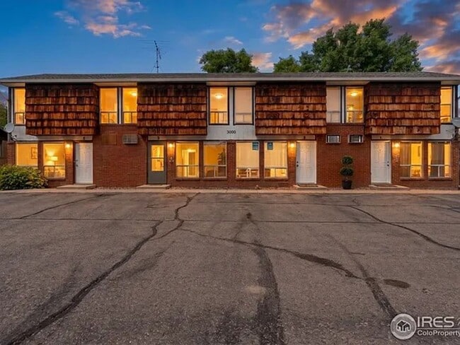 Building Photo - 3000 Sumac St