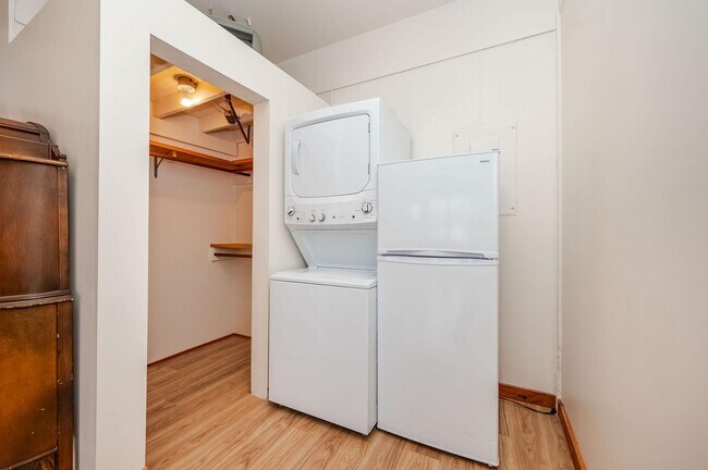 Building Photo - 345 Dry Hill Rd