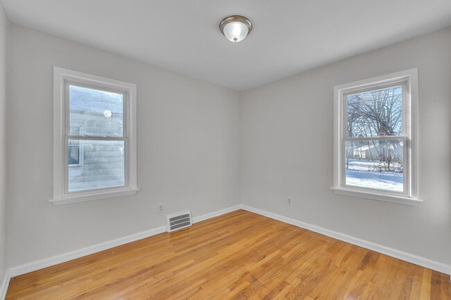 Building Photo - 11319 Tecumseh Ave