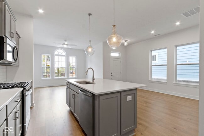 Building Photo - 549 Gilder Dr