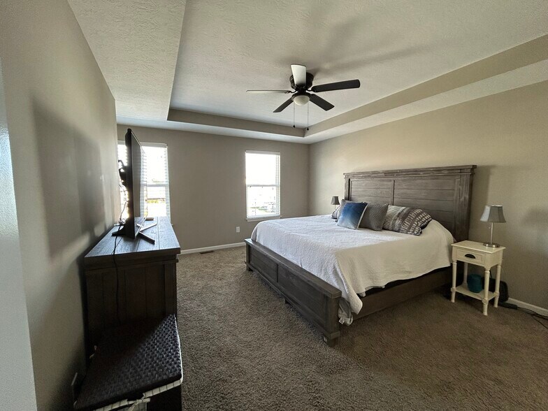 Building Photo - 221 Cloverhill Dr