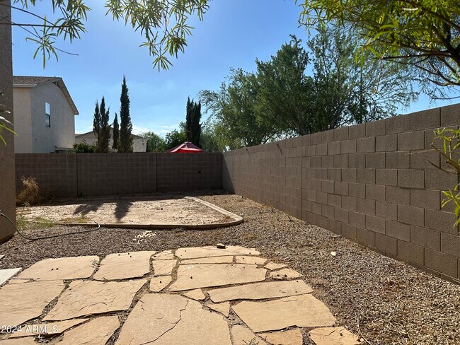 Building Photo - 2488 E Meadow Lark Way