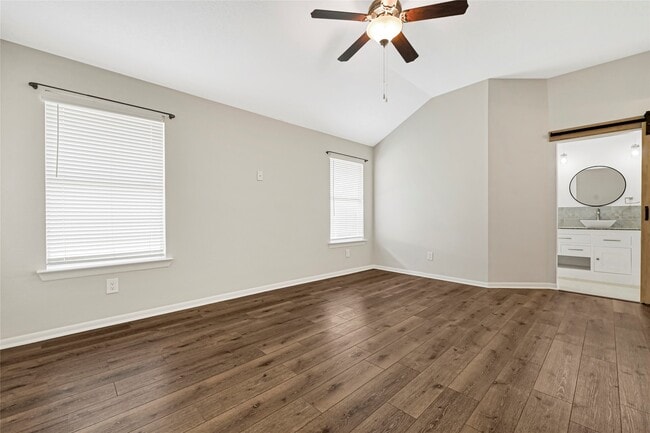 Building Photo - 522 Country Ln