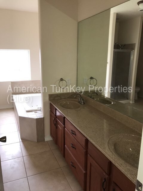 Building Photo - Rare find custom stucco home