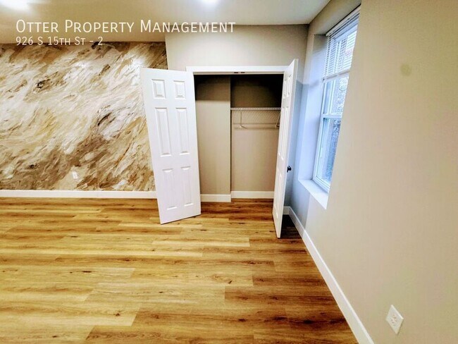 Building Photo - 926 S 15th St