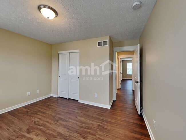 Building Photo - 1085 McCoy Dr