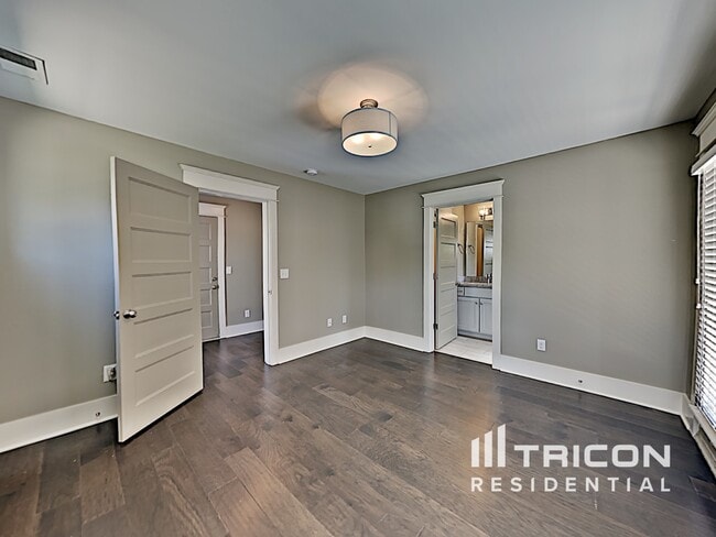 Building Photo - 1200 Hillwood Private Cove