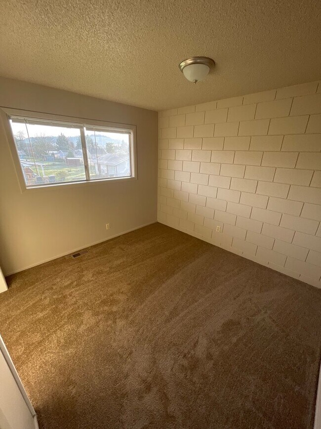 Building Photo - 415-425-435-445 S. 9th St.