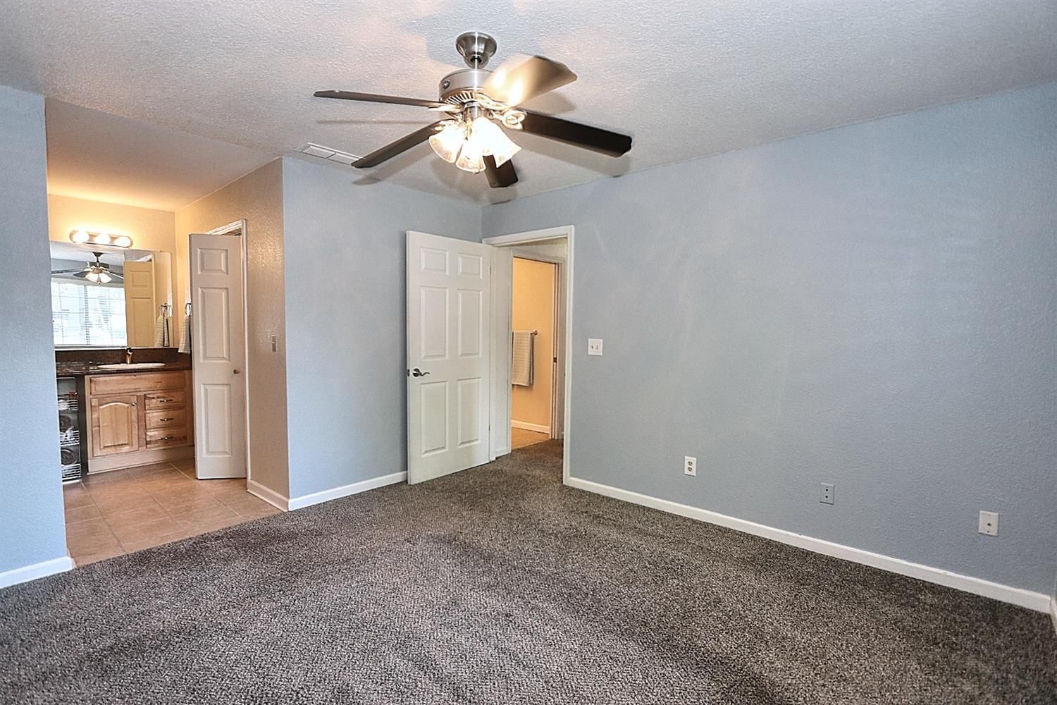 Building Photo - 11150 Trinity River Dr