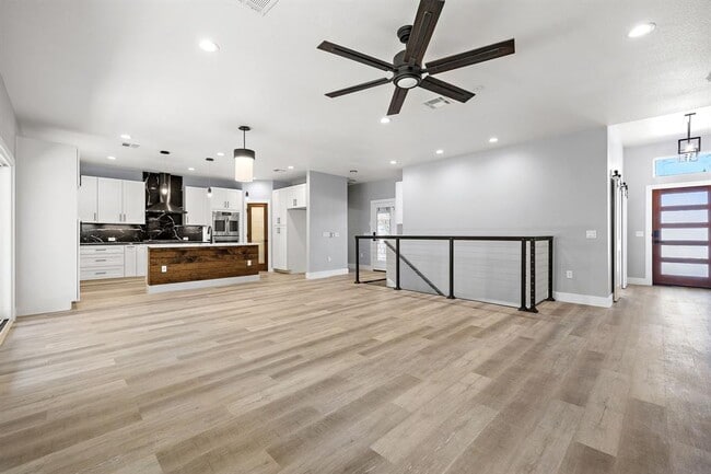 Building Photo - 3013 Clark Ave