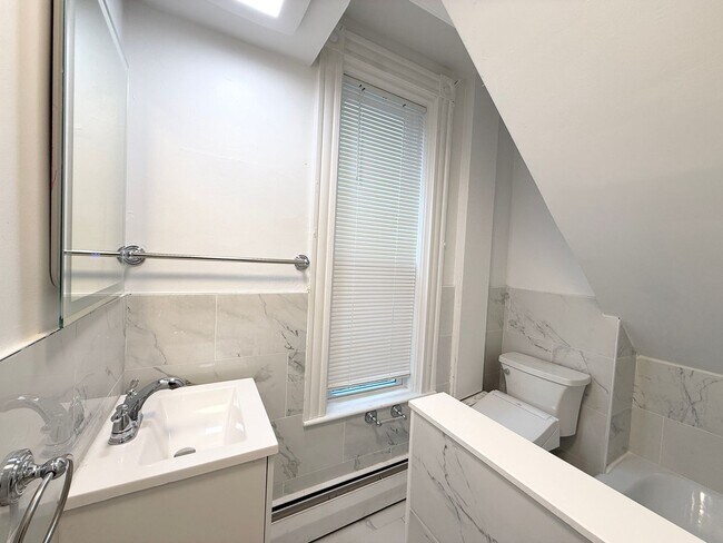 Building Photo - 60 Park St