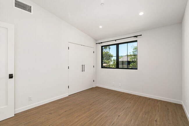 Building Photo - 28832 Shady Pl
