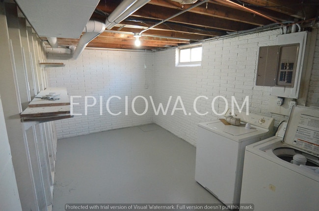 Building Photo - 3122 33rd Ave SW