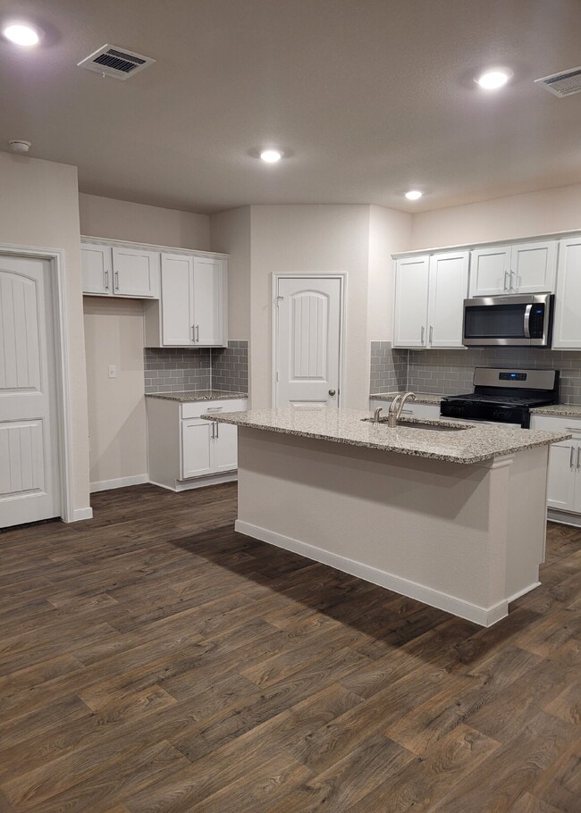 Building Photo - 211 Callado Cir