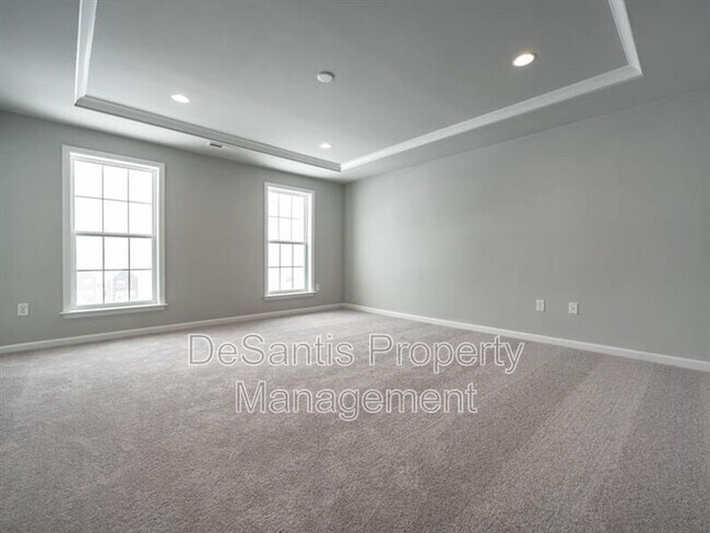 Building Photo - 1451 Hastings Cres