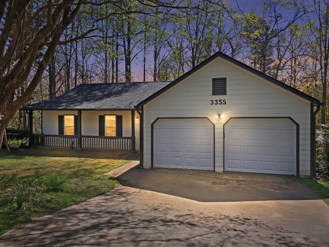 Building Photo - Charming Updated Ranch on Cul-de-Sac with Designer Finishes in Prime Kennesaw Location