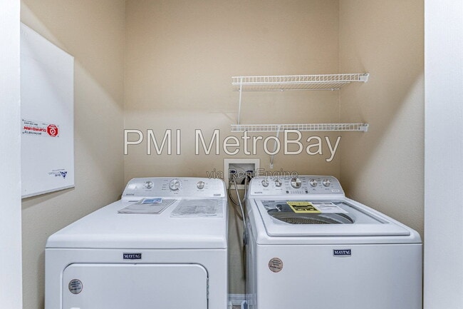 Building Photo - 15706 Fishhawk Falls Dr