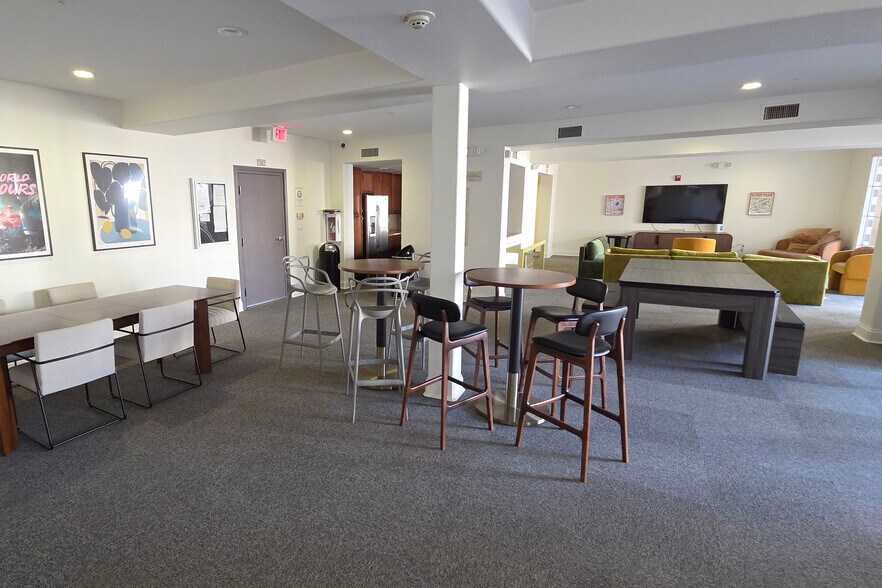 Building Photo - 360 W Ave 26 Ave