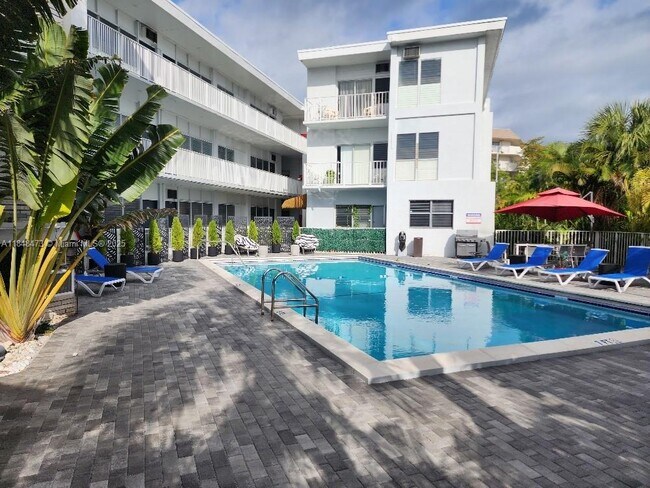 Building Photo - 2101 Normandy Dr