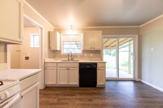 Building Photo - 642 Stevenson St