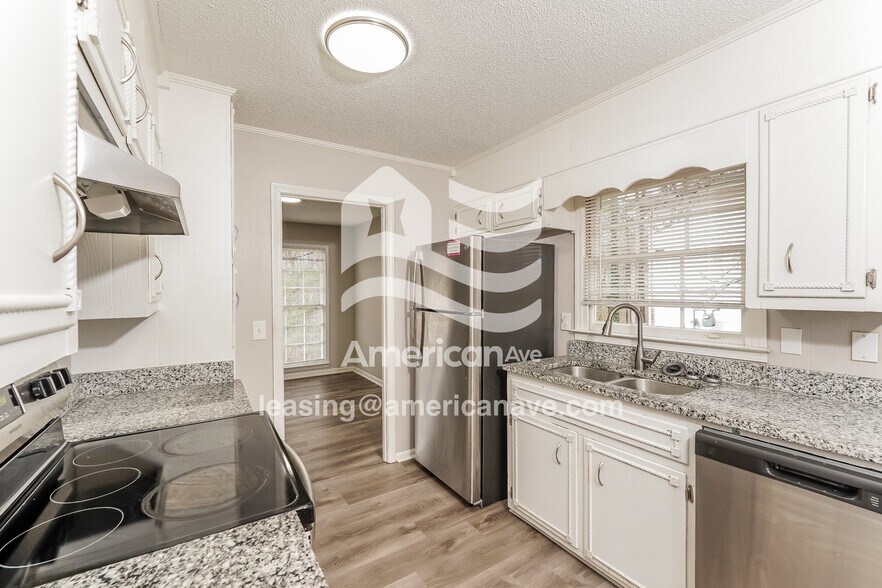 Building Photo - 1657 Azalea Dr