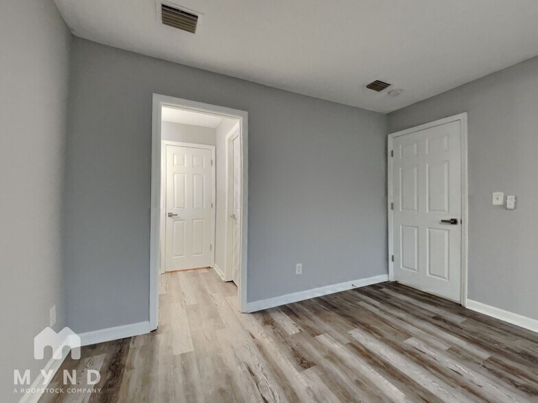 Building Photo - 5101 Gracewood Ln