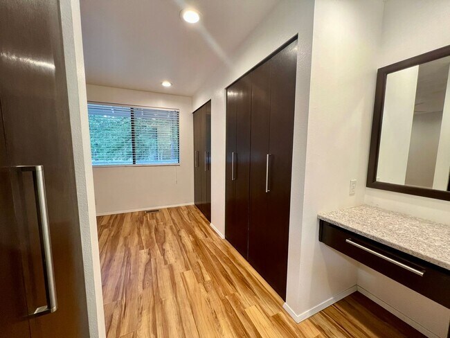 Building Photo - Westside Condo w/ Pool & Garage (Water Included)