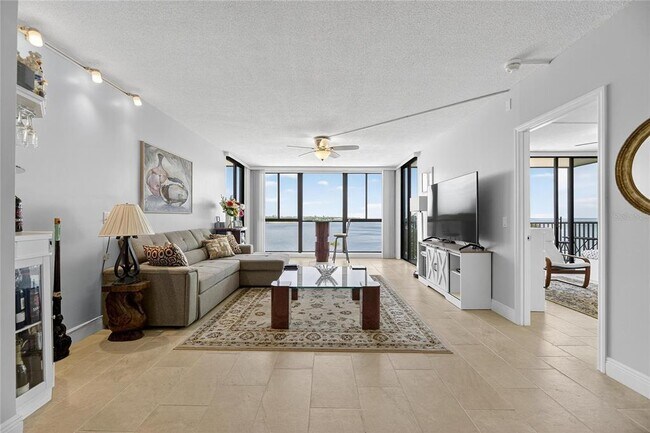 Building Photo - 7100 Sunshine Skyway Ln S