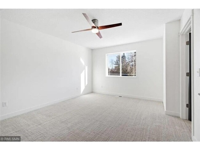 Building Photo - 425 W 8th St