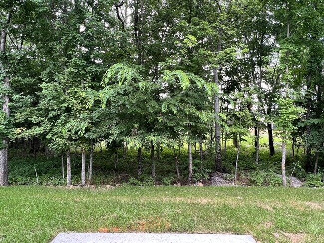 Building Photo - TOWNHOME ON WEST SIDE NEAR FIVE OAKS GOLF COURSE!