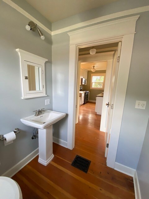 Building Photo - 5844 NE 12th Ave