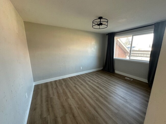 Building Photo - Orem Duplex - Upstairs