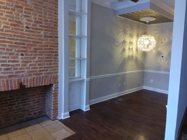 Building Photo - Ready to Move In 2 Bedroom near Ravens Stadium w/ Two Decks!