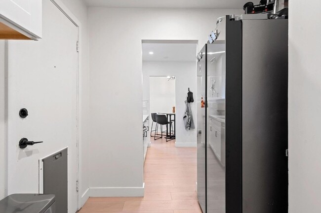 Building Photo - 8 17th St